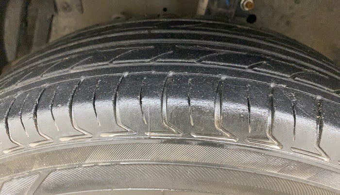 2014 Maruti Swift Dzire VXI, Petrol, Manual, 1,38,507 km, Left Front Tyre Tread