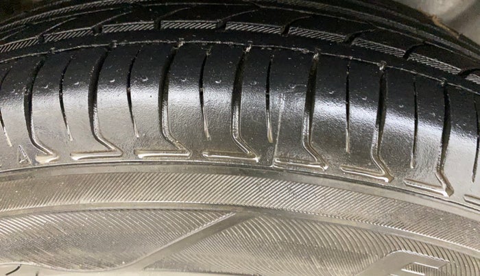 2014 Maruti Swift Dzire VXI, Petrol, Manual, 1,38,507 km, Right Rear Tyre Tread