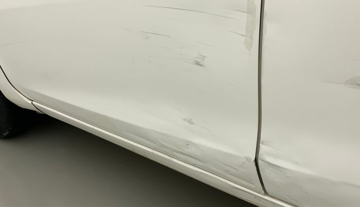 2011 Maruti Ritz VXI, Petrol, Manual, 39,644 km, Front passenger door - Slightly dented
