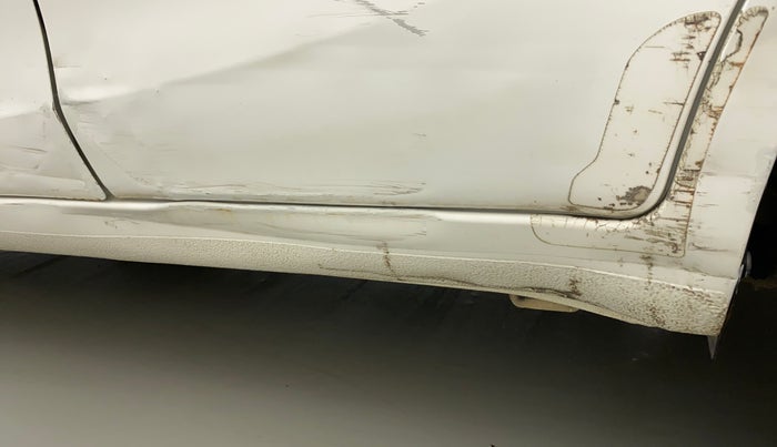2011 Maruti Ritz VXI, Petrol, Manual, 39,644 km, Left running board - Slightly dented