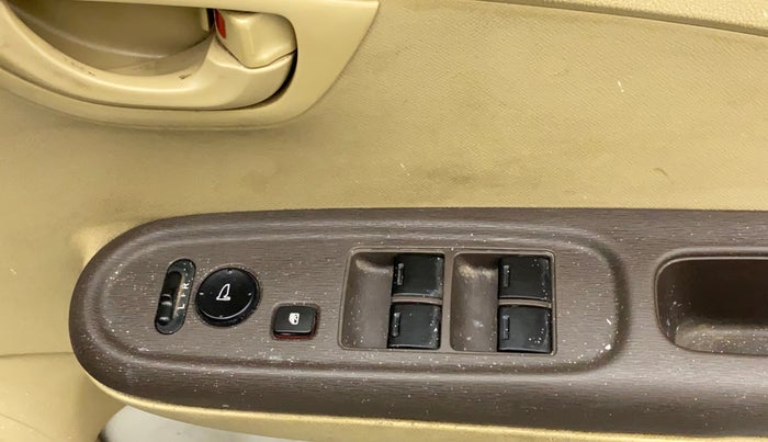 2013 Honda Brio S MT, Petrol, Manual, 59,640 km, Right front window switch / handle - Switch/handle not functional