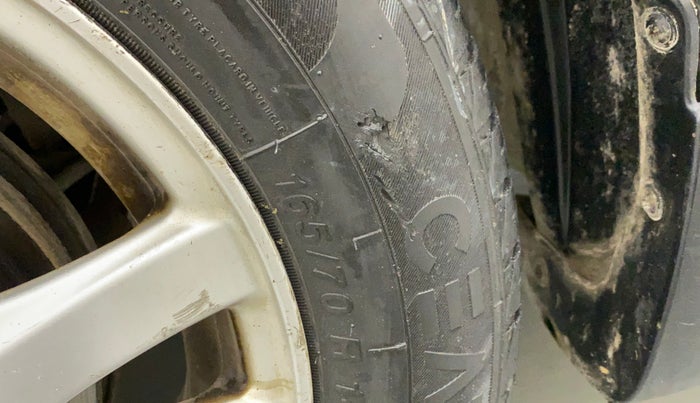 2013 Honda Brio S MT, Petrol, Manual, 59,640 km, Left front tyre - Minor crack