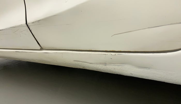 2013 Honda Brio S MT, Petrol, Manual, 59,640 km, Left running board - Paint is slightly faded