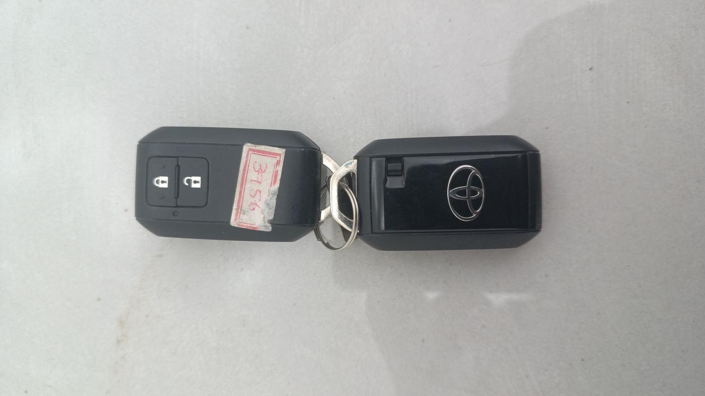 2024 Toyota Glanza G, Petrol, Manual, 34,703 km, Key Close Up