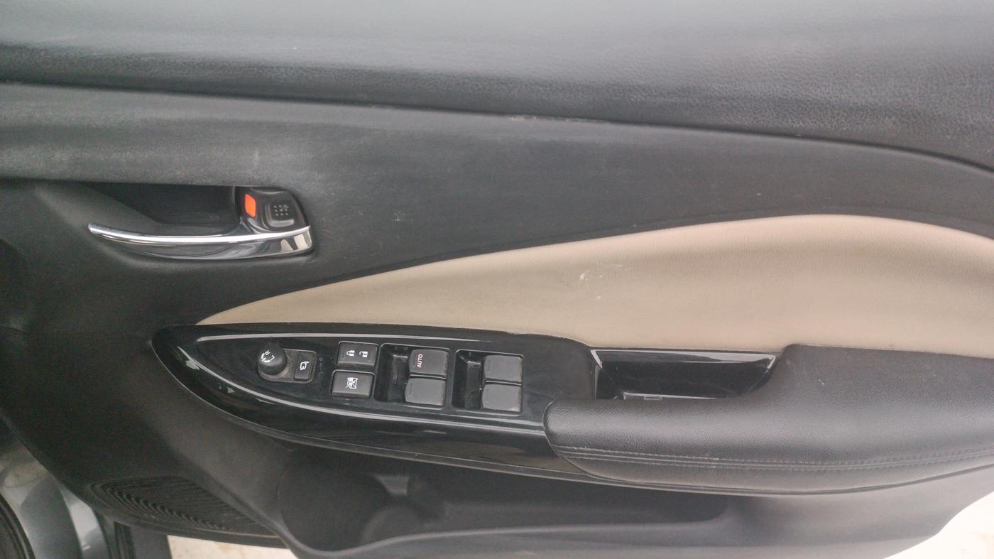 2024 Toyota Glanza G, Petrol, Manual, 34,703 km, Driver Side Door Panels Control