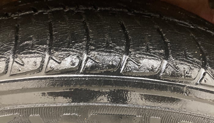 2014 Maruti Celerio VXI AMT, Petrol, Automatic, 30,891 km, Right Front Tyre Tread