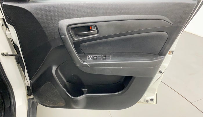 2021 Maruti Vitara Brezza VXI AT SHVS, Petrol, Automatic, 26,699 km, Driver Side Door Panels Control
