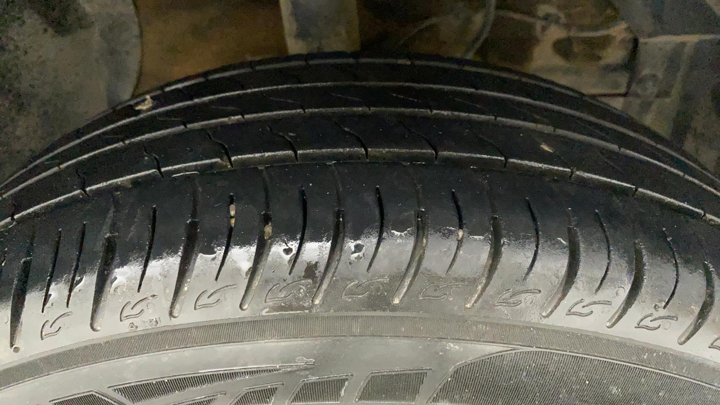 2021 Maruti Vitara Brezza VXI AT SHVS, Petrol, Automatic, 26,699 km, Right Front Tyre Tread