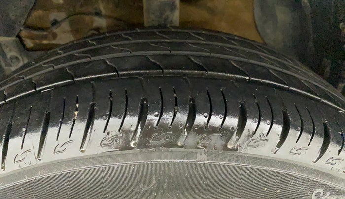2021 Maruti Vitara Brezza VXI AT SHVS, Petrol, Automatic, 26,699 km, Left Front Tyre Tread