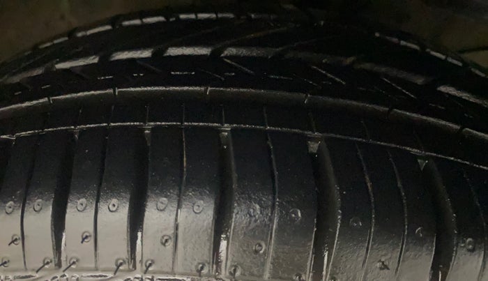 2014 Honda Amaze 1.5L I-DTEC S, Diesel, Manual, 76,839 km, Right Front Tyre Tread