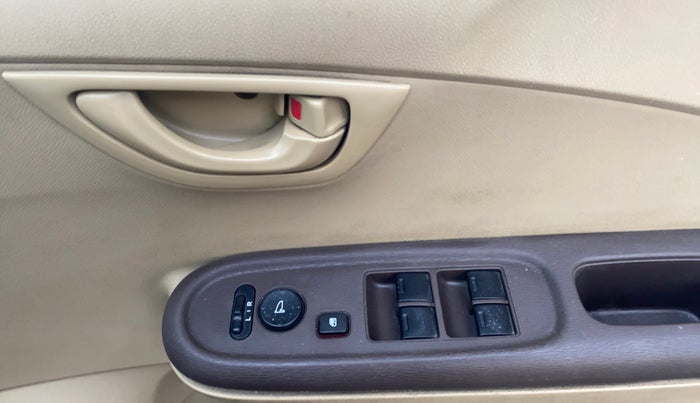 2014 Honda Amaze 1.5L I-DTEC S, Diesel, Manual, 76,839 km, Driver Side Door Panels Control