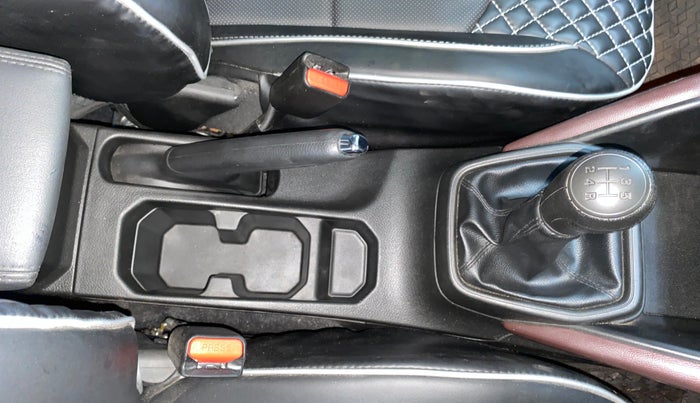 2024 Maruti Grand Vitara DELTA SMART HYBRID, Petrol, Manual, 9,538 km, Gear Lever