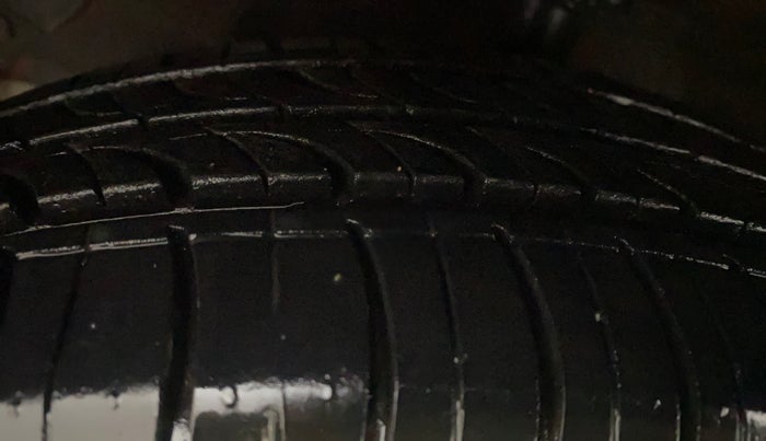 2017 Hyundai Grand i10 SPORTZ AT 1.2 KAPPA VTVT, Petrol, Automatic, 35,406 km, Left Front Tyre Tread