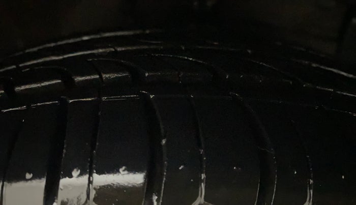 2017 Hyundai Grand i10 SPORTZ AT 1.2 KAPPA VTVT, Petrol, Automatic, 35,406 km, Right Front Tyre Tread