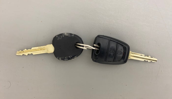 2017 Hyundai Grand i10 SPORTZ AT 1.2 KAPPA VTVT, Petrol, Automatic, 35,406 km, Key Close Up