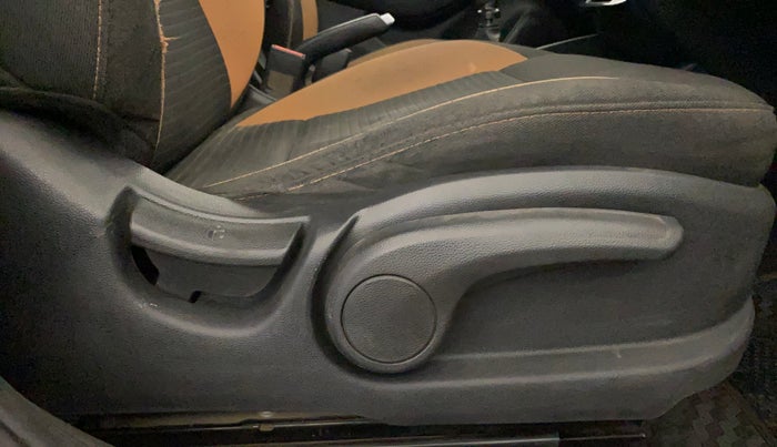 2016 Hyundai i20 Active 1.2 SX, Petrol, Manual, 61,801 km, Driver Side Adjustment Panel