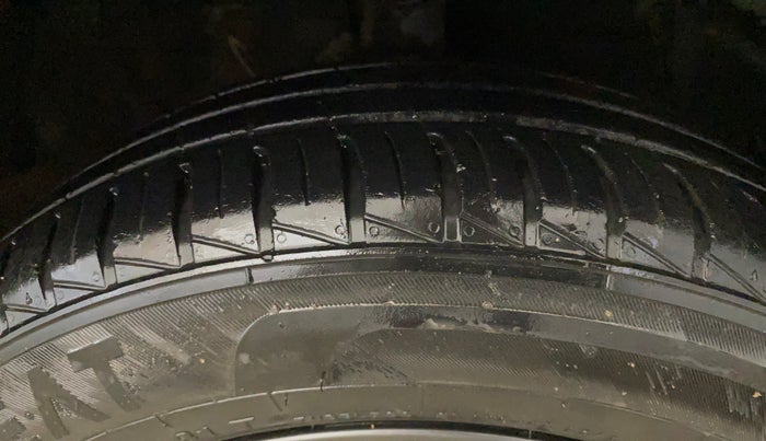 2021 Hyundai GRAND I10 NIOS SPORTZ AMT 1.2 KAPPA VTVT, Petrol, Automatic, 30,053 km, Right Front Tyre Tread