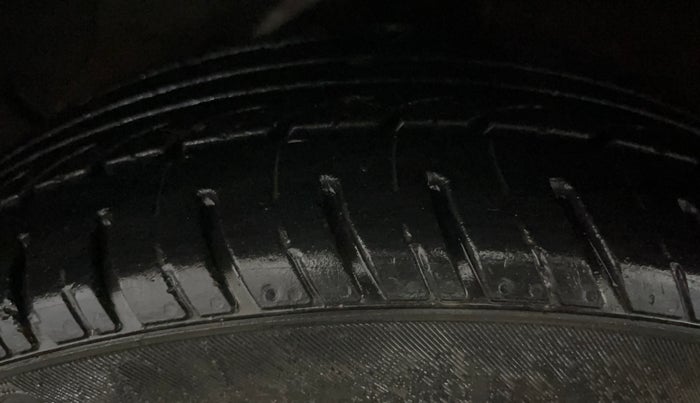 2018 Hyundai Grand i10 SPORTZ AT 1.2 KAPPA VTVT, Petrol, Automatic, 63,474 km, Left Front Tyre Tread