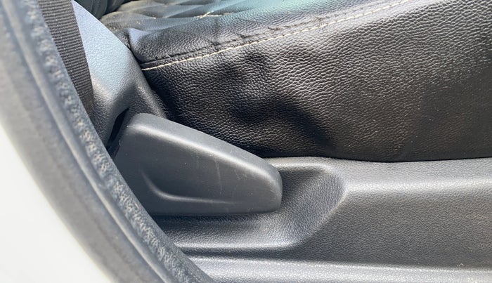 2016 Renault Kwid RXL, Petrol, Manual, 66,887 km, Driver Side Adjustment Panel