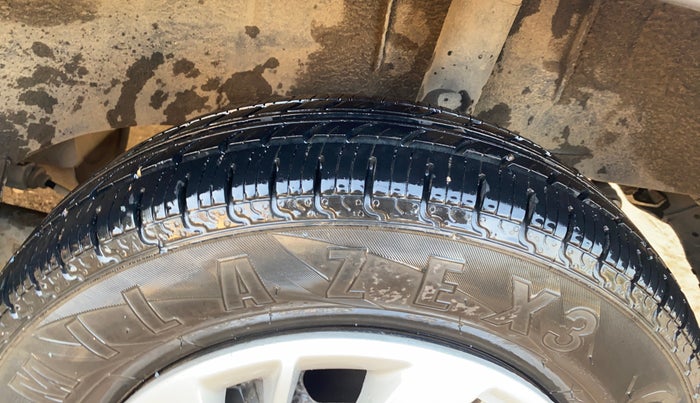 2016 Renault Kwid RXL, Petrol, Manual, 66,887 km, Left Rear Tyre Tread