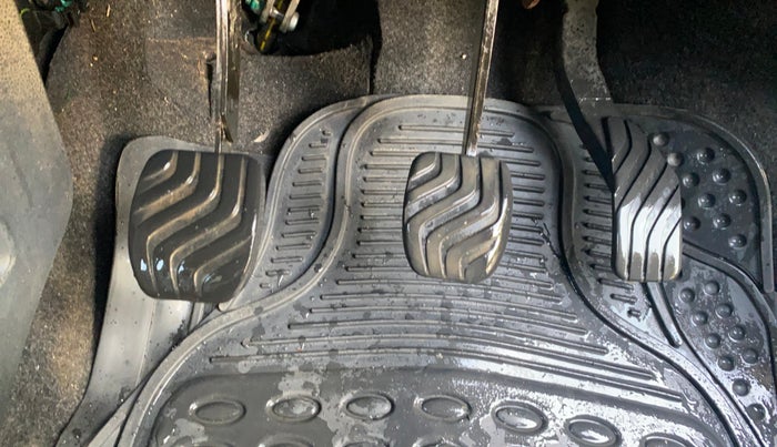 2016 Renault Kwid RXL, Petrol, Manual, 66,887 km, Pedals