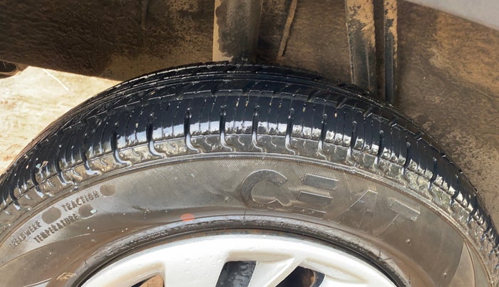 2016 Renault Kwid RXL, Petrol, Manual, 66,887 km, Right Rear Tyre Tread