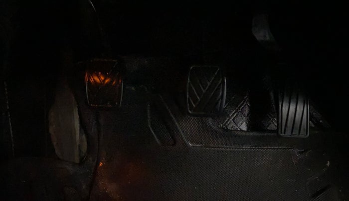 2023 Maruti Grand Vitara ZETA CNG, CNG, Manual, 96,032 km, Pedals