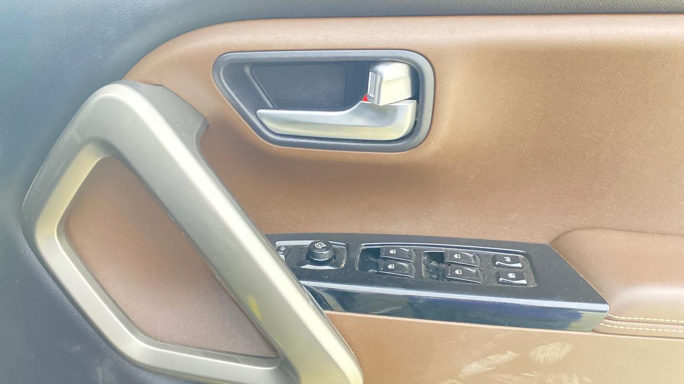 2023 Mahindra SCORPIO-N Z8 L DIESEL AT 2WD 6 STR, Diesel, Automatic, 56,558 km, Driver Side Door Panels Control