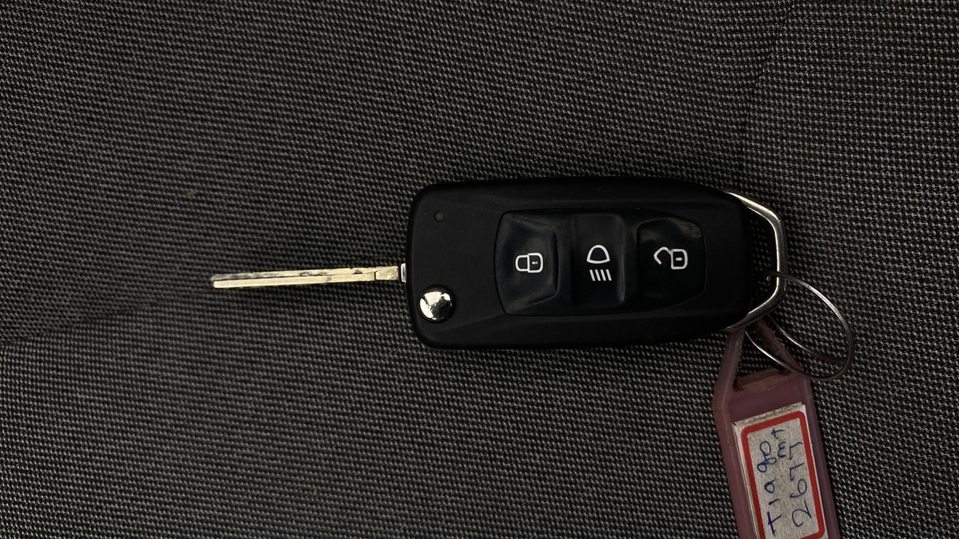 2025 Tata Tiago XZ PLUS PETROL, Petrol, Manual, 21,511 km, Key Close Up