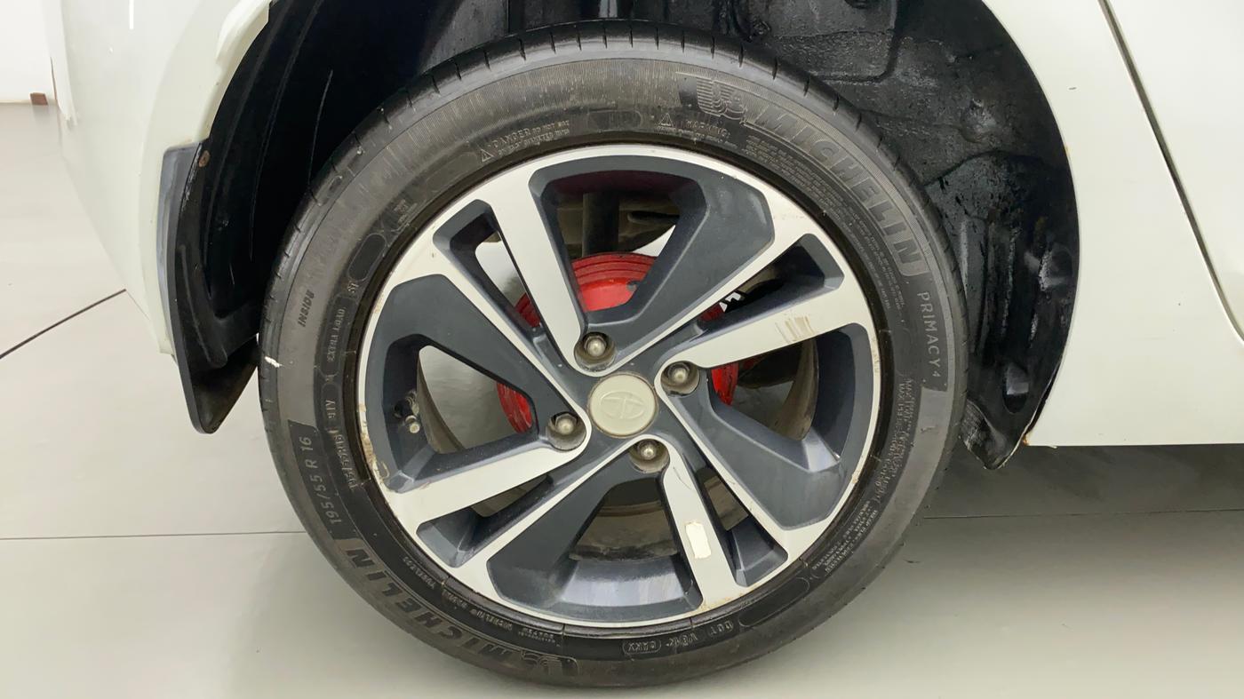 2021 Tata ALTROZ XZ DIESEL, Diesel, Manual, 37,762 km, Right Rear Wheel