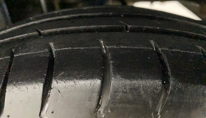 2013 Maruti Alto 800 LXI CNG, CNG, Manual, 89,683 km, Left Rear Tyre Tread