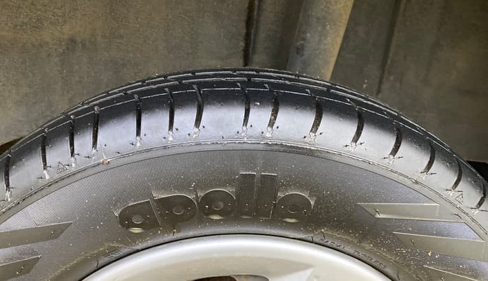 2016 Renault Kwid RXT 1.0 AMT, Petrol, Automatic, 38,537 km, Left Rear Tyre Tread