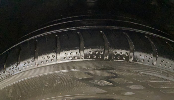 2015 Toyota Corolla Altis VL CVT PETROL, Petrol, Automatic, 81,290 km, Right Front Tyre Tread