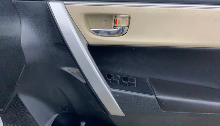 2015 Toyota Corolla Altis VL CVT PETROL, Petrol, Automatic, 81,290 km, Driver Side Door Panels Control