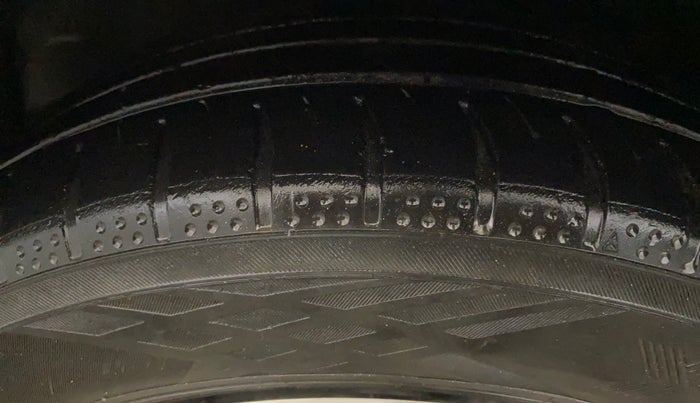 2015 Toyota Corolla Altis VL CVT PETROL, Petrol, Automatic, 81,290 km, Left Front Tyre Tread