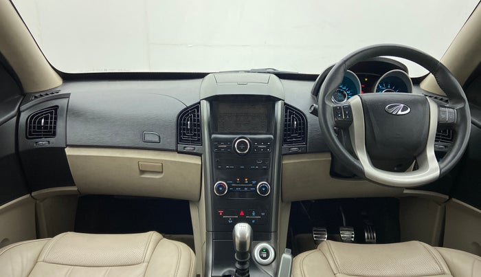 2017 Mahindra XUV500 W10 1.99, Diesel, Manual, 71,597 km, Dashboard