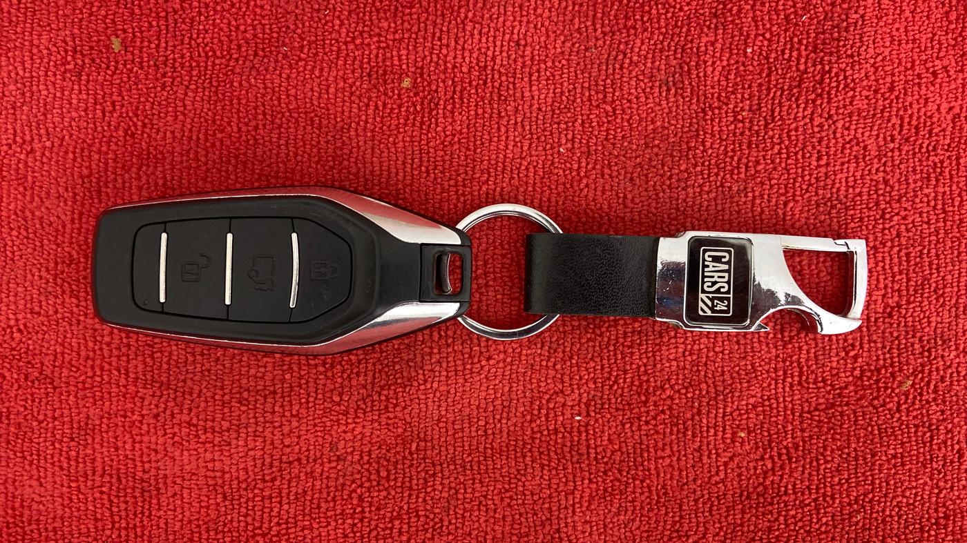 2017 Mahindra XUV500 W10 1.99, Diesel, Manual, 71,597 km, Key Close Up