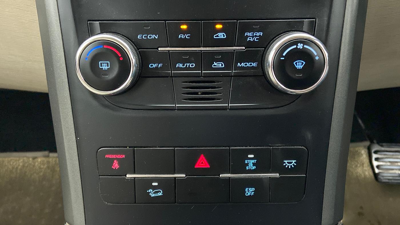2017 Mahindra XUV500 W10 1.99, Diesel, Manual, 71,597 km, Automatic Climate Control