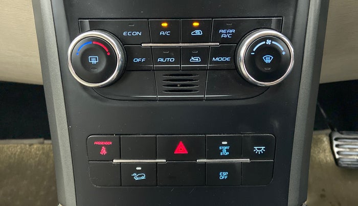2017 Mahindra XUV500 W10 1.99, Diesel, Manual, 71,597 km, Automatic Climate Control