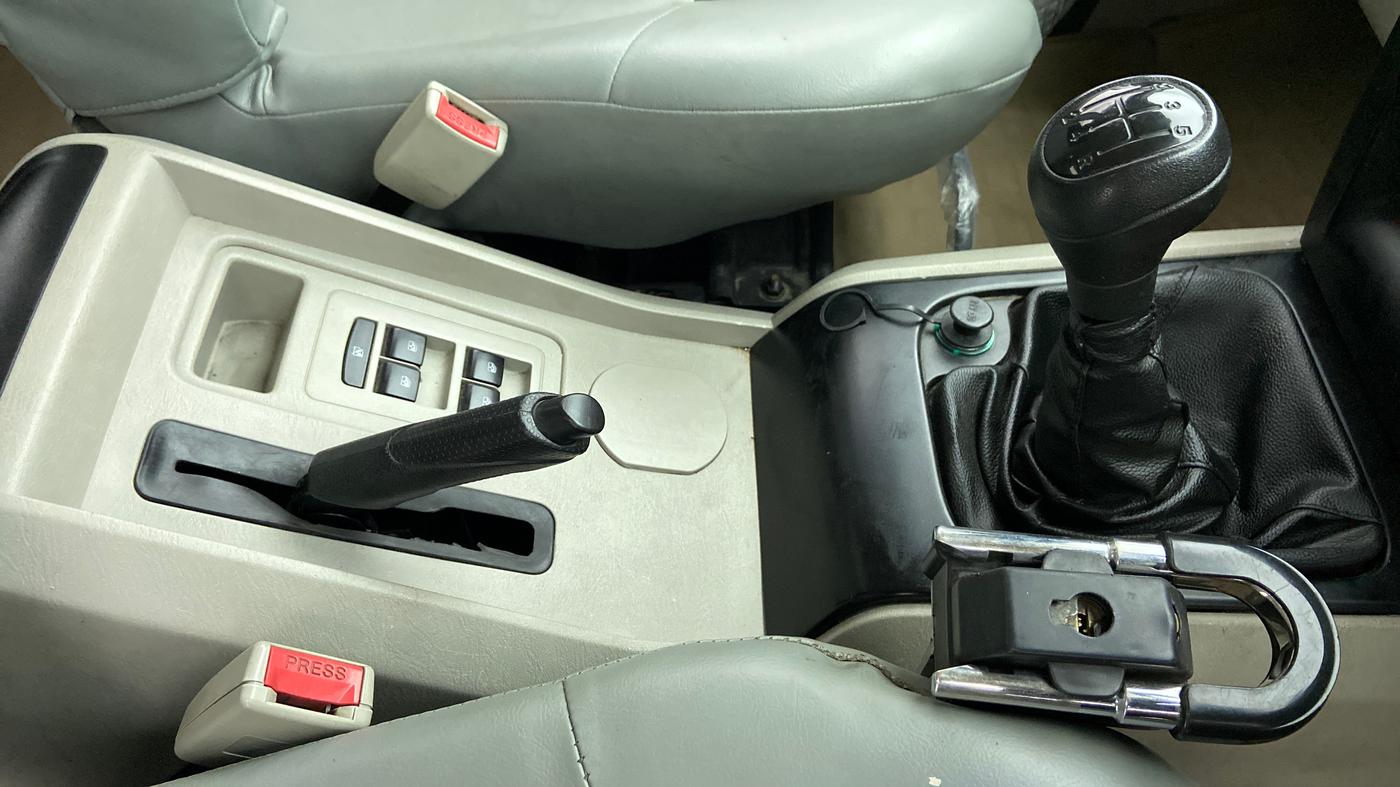 2014 Mahindra Scorpio S4, Diesel, Manual, 65,048 km, Gear Lever