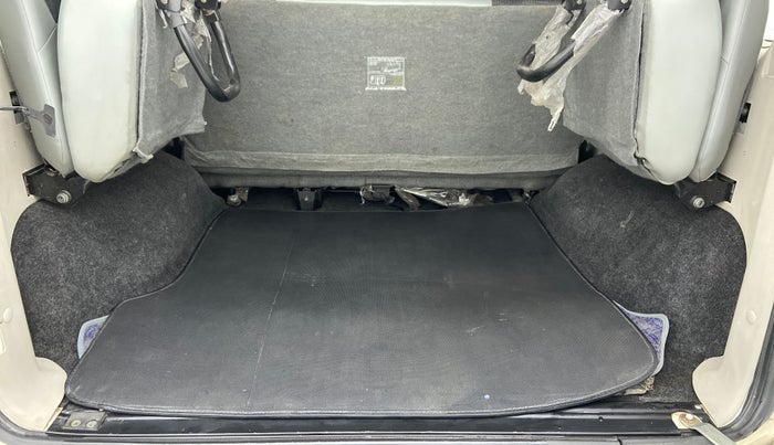 2014 Mahindra Scorpio S4, Diesel, Manual, 65,048 km, Boot Inside