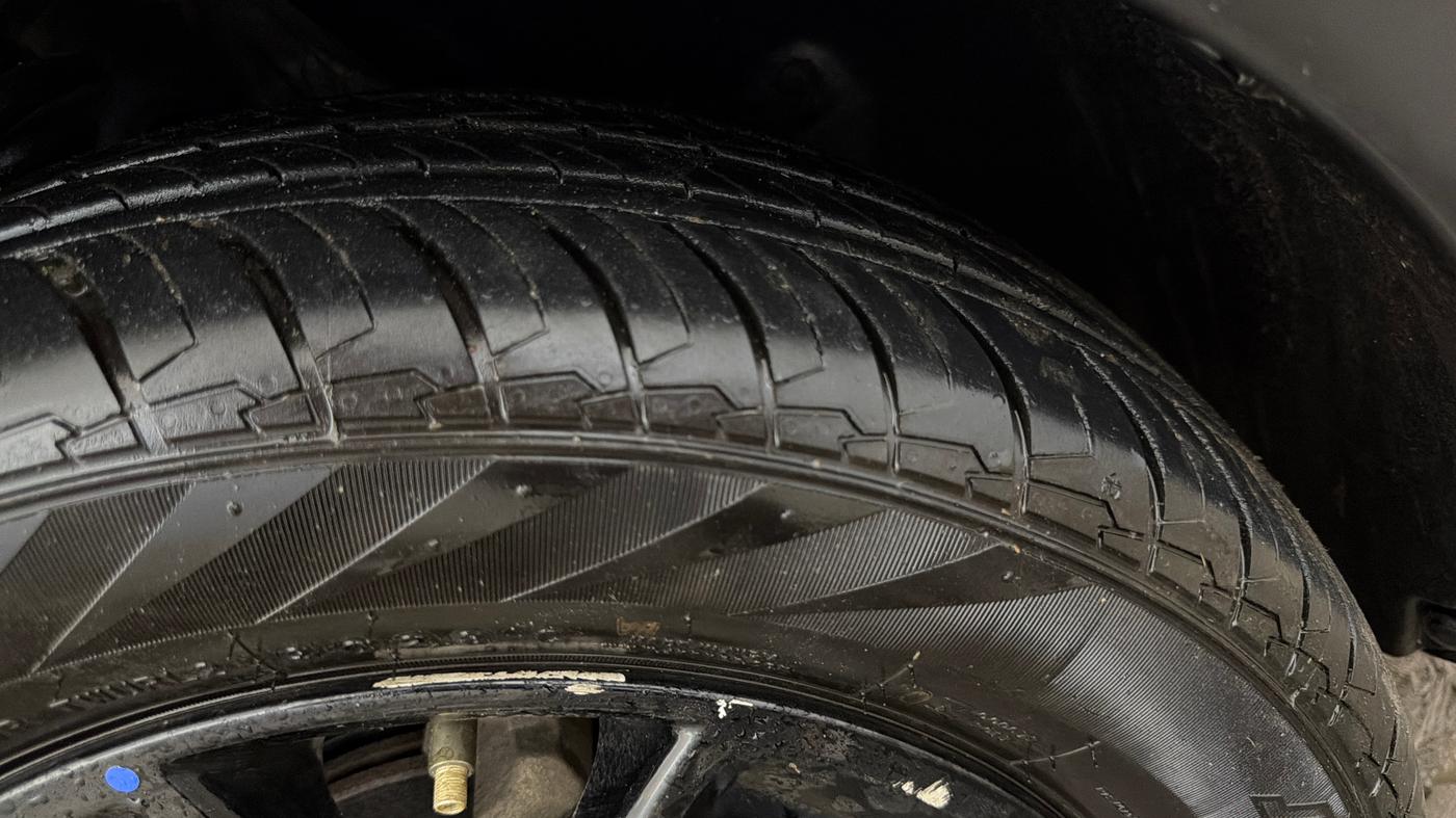 2018 Maruti IGNIS ALPHA 1.2 AMT, Petrol, Automatic, 26,865 km, Right Front Tyre Tread