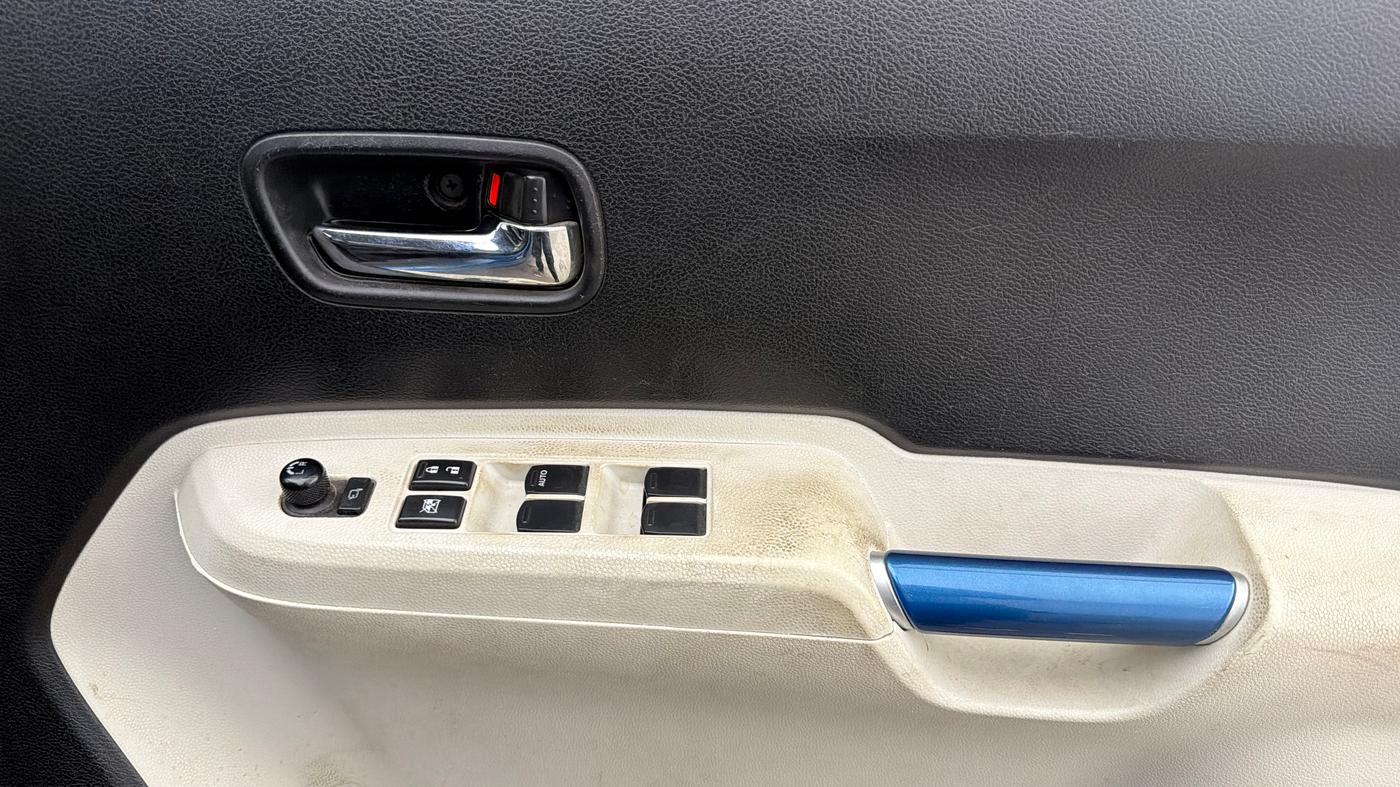 2018 Maruti IGNIS ALPHA 1.2 AMT, Petrol, Automatic, 26,865 km, Driver Side Door Panels Control
