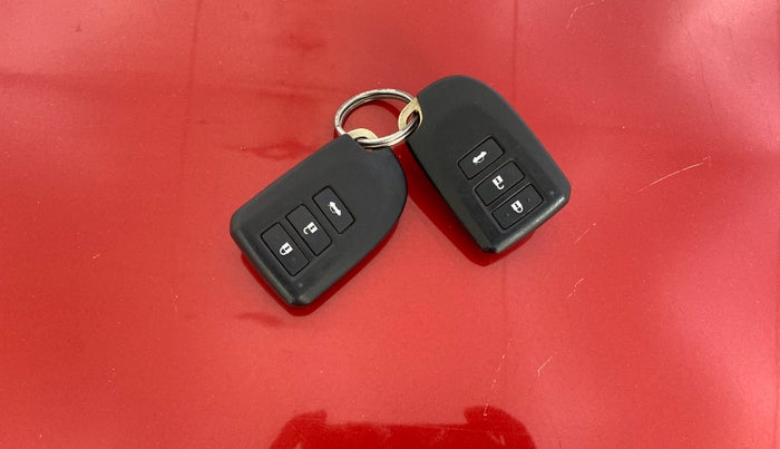 2019 Toyota YARIS V MT, Petrol, Manual, 30,300 km, Key Close Up