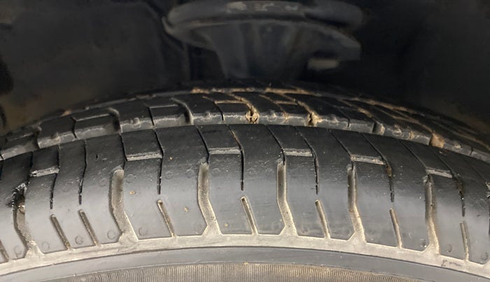 2010 Hyundai i10 MAGNA 1.2, Petrol, Manual, 50,014 km, Left Front Tyre Tread