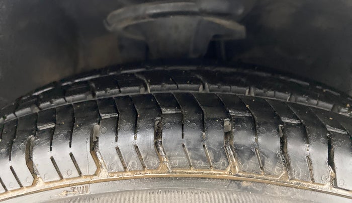 2010 Hyundai i10 MAGNA 1.2, Petrol, Manual, 50,014 km, Right Front Tyre Tread