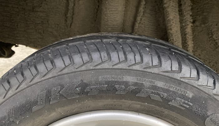 2017 Renault Kwid RXT 1.0 (O), Petrol, Manual, 1,28,267 km, Right Rear Tyre Tread