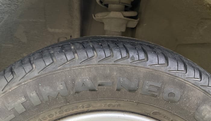 2017 Renault Kwid RXT 1.0 (O), Petrol, Manual, 1,28,267 km, Left Front Tyre Tread