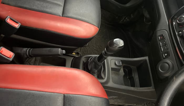 2017 Renault Kwid RXT 1.0 (O), Petrol, Manual, 1,28,267 km, Gear Lever