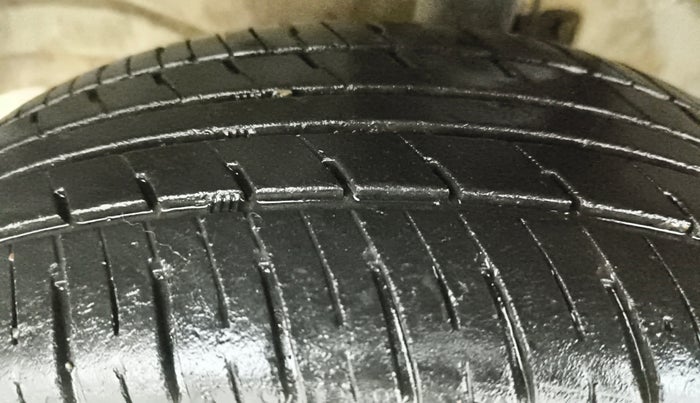 2013 Maruti Wagon R 1.0 VXI, Petrol, Manual, 50,763 km, Left Front Tyre Tread